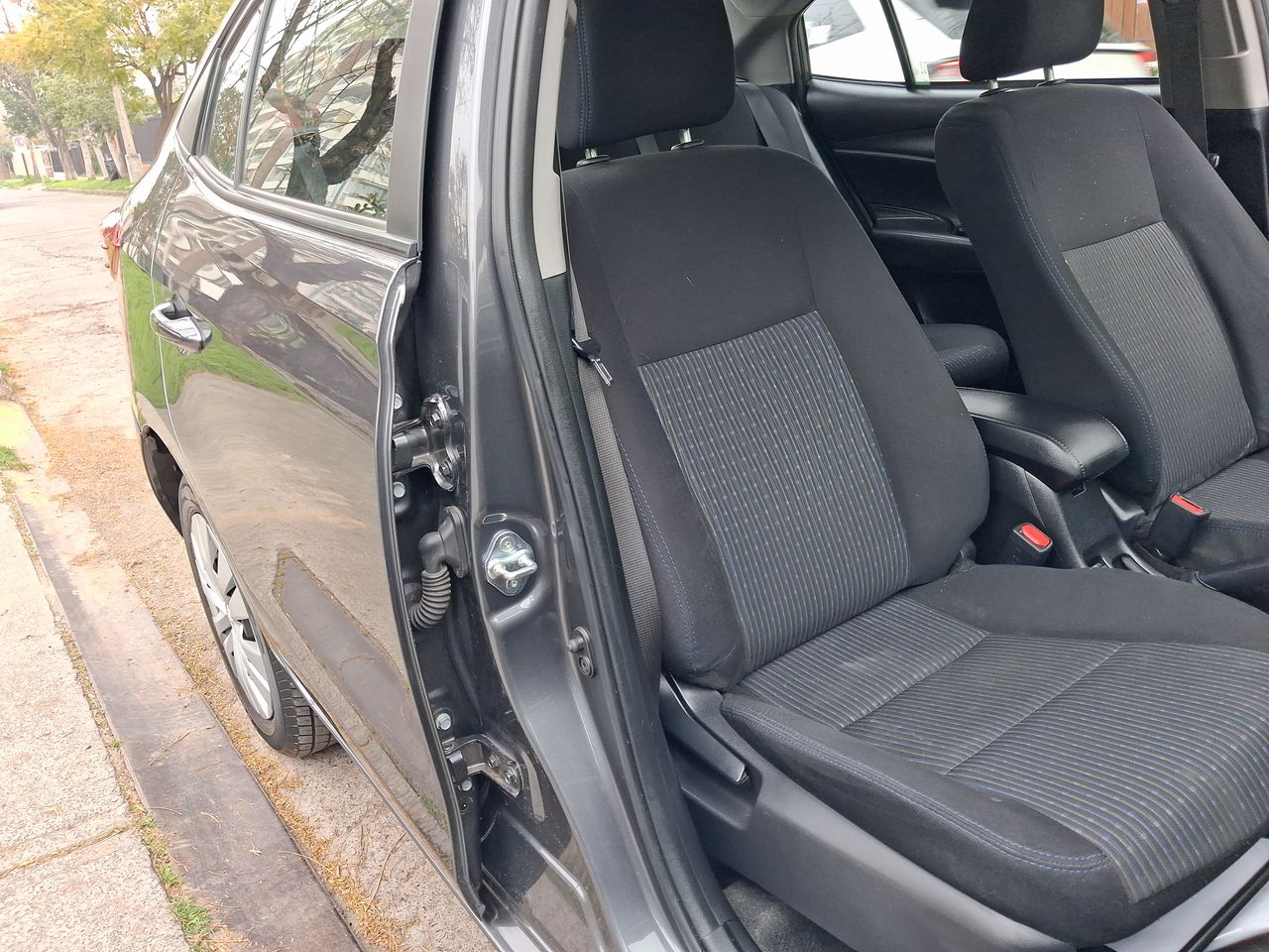 Toyota Yaris — foto 24 de 27
