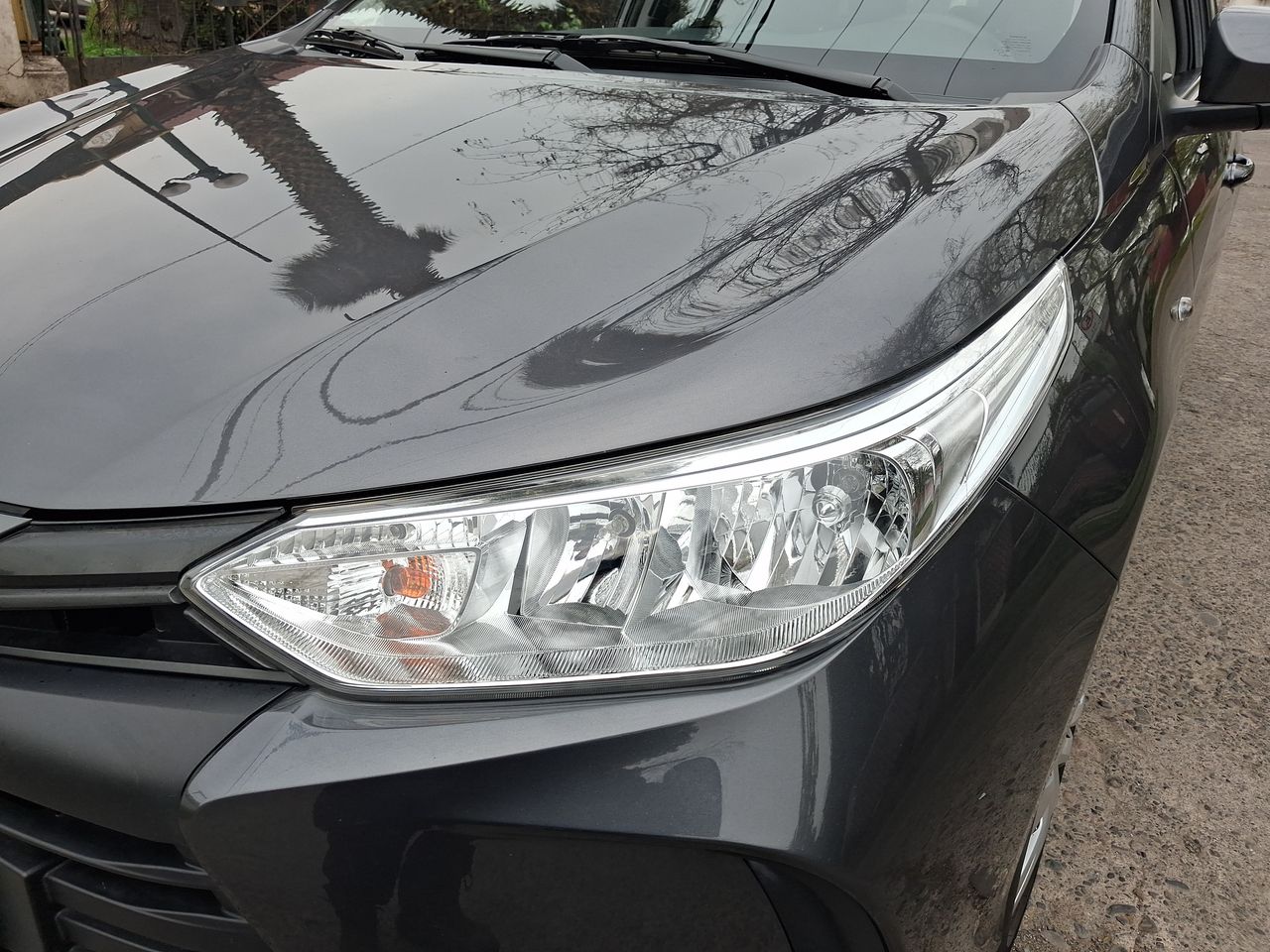 Toyota Yaris — foto 10 de 27