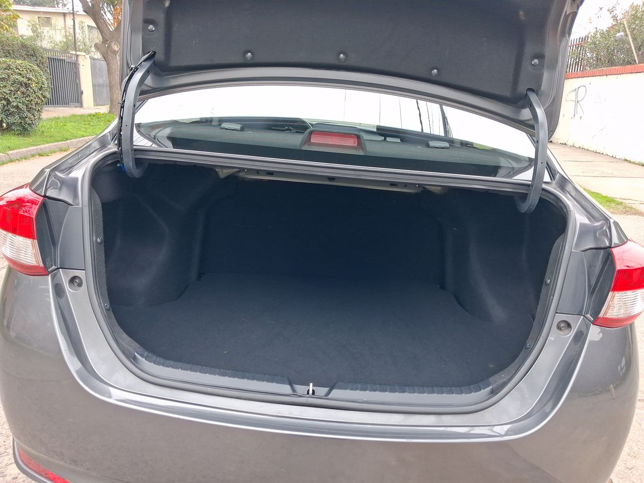 Toyota Yaris — foto 12 de 27