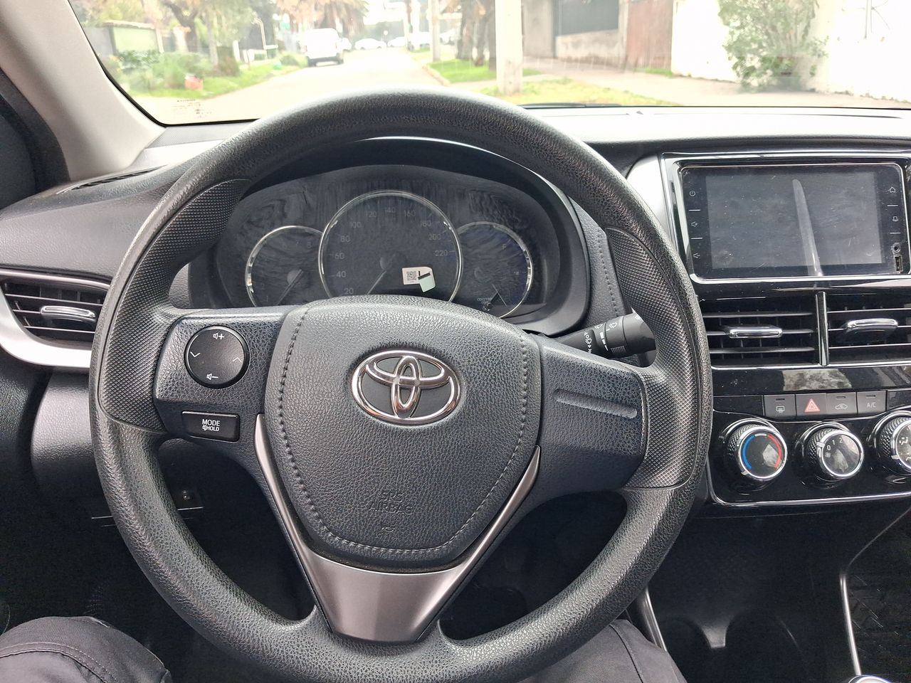 Toyota Yaris — foto 16 de 27