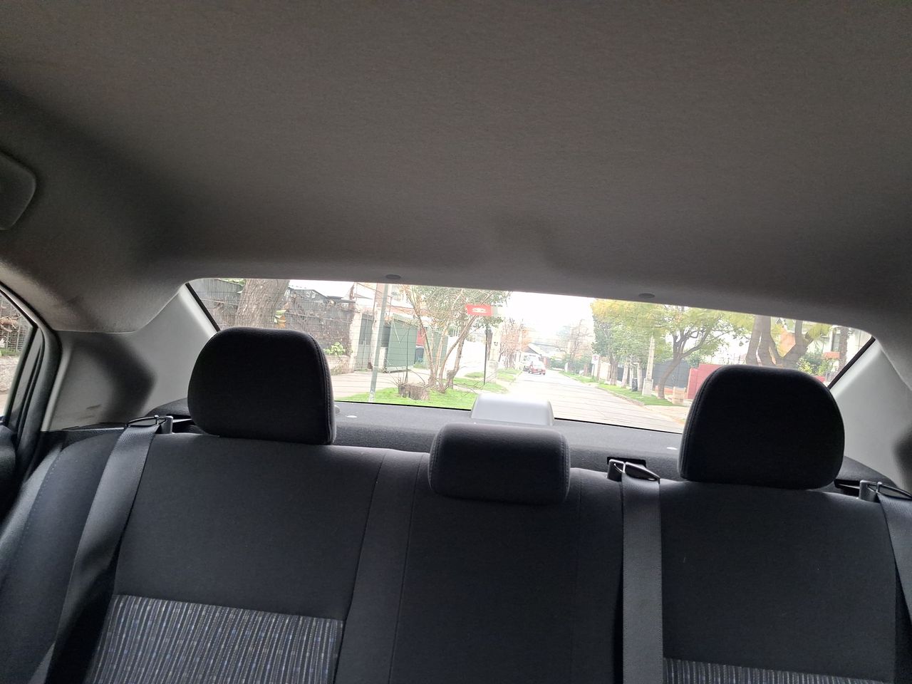 Toyota Yaris — foto 5 de 27