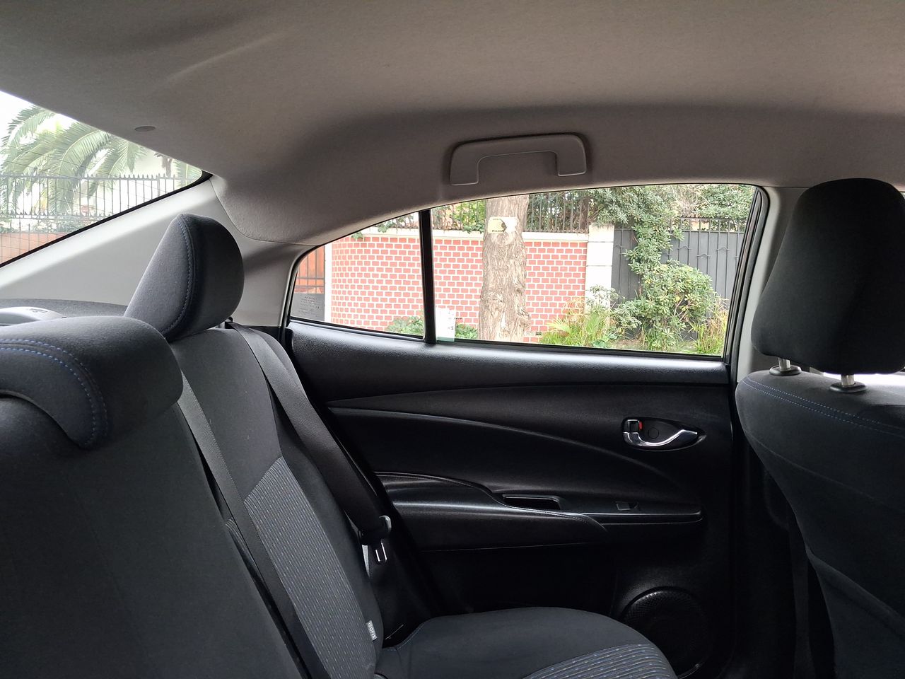 Toyota Yaris — foto 6 de 27