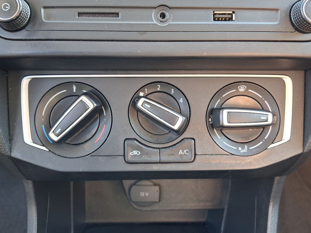 VOLKSWAGEN - 28