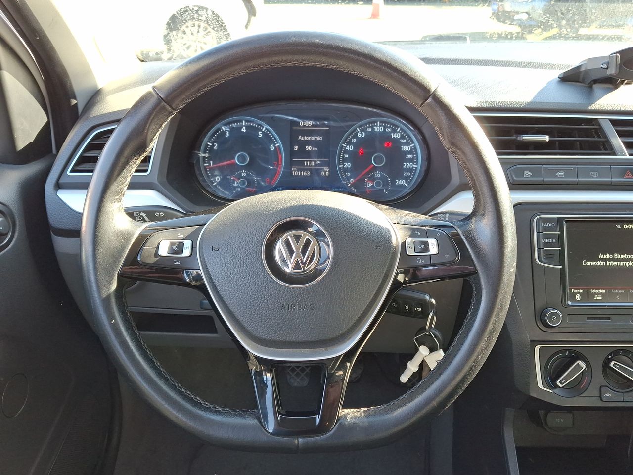 VOLKSWAGEN - 24