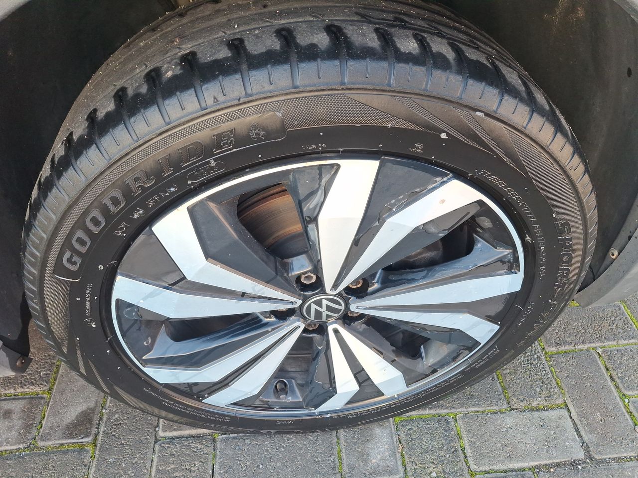 VOLKSWAGEN - 17