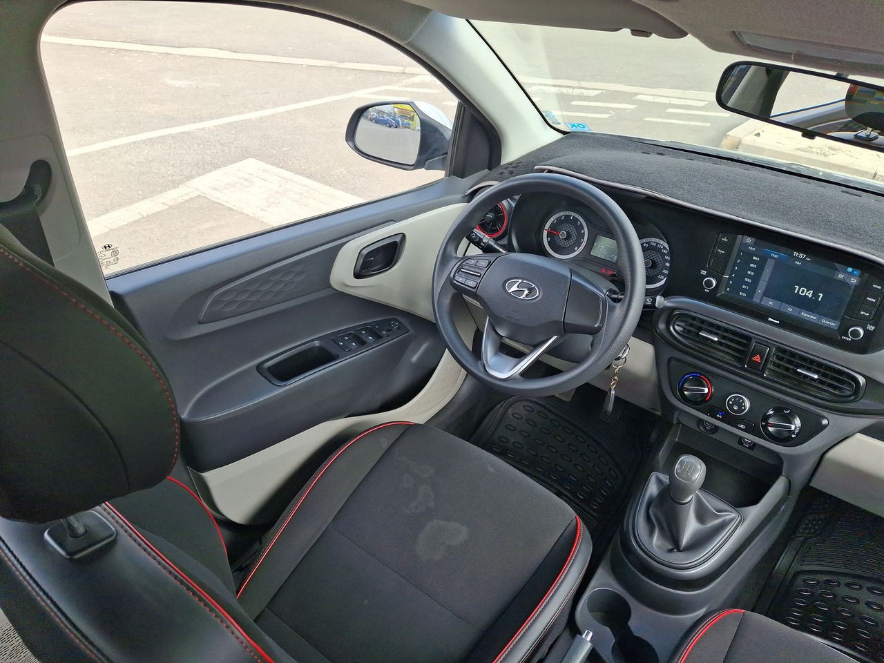 HYUNDAI - 16