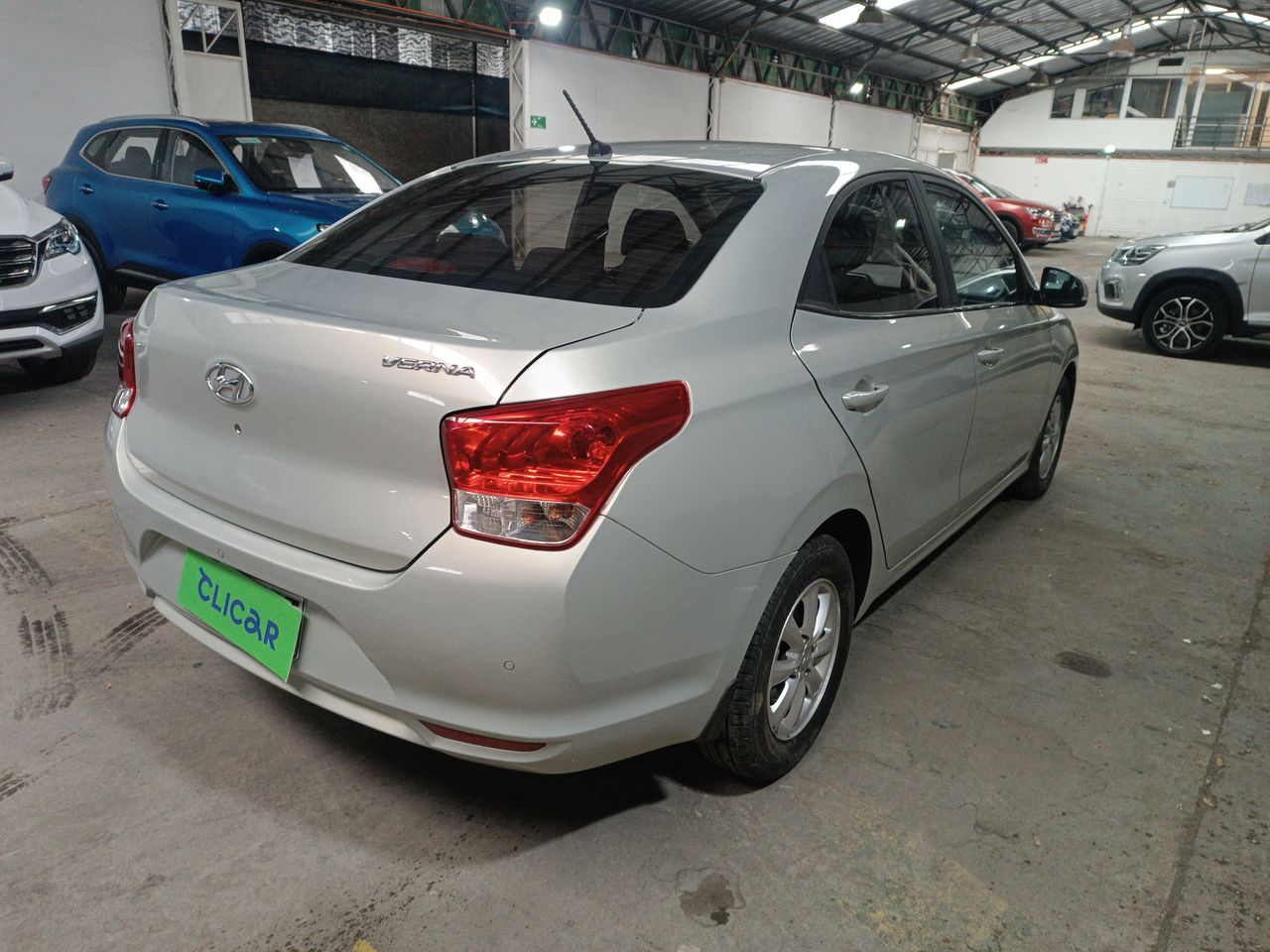 HYUNDAI - 7