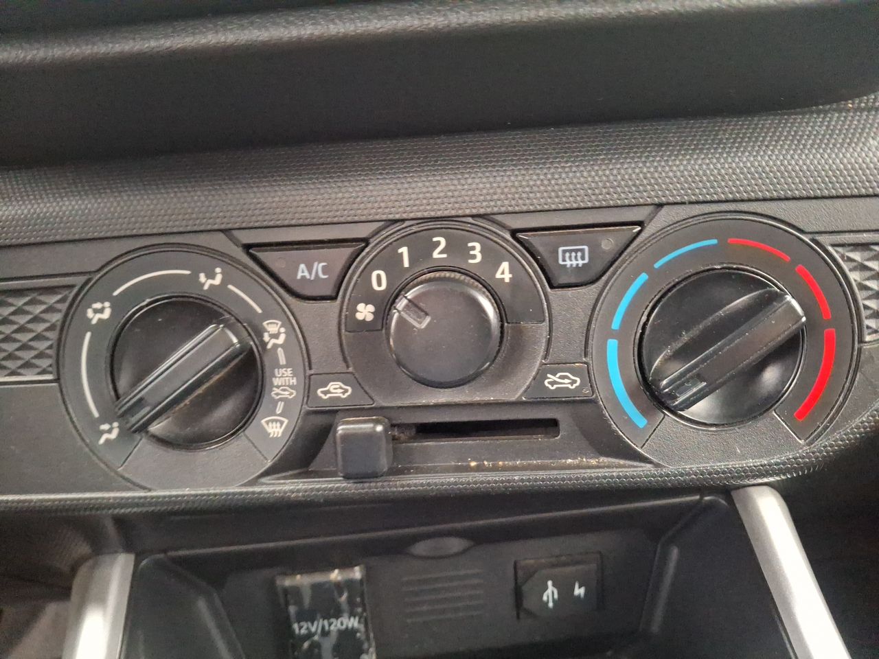 Toyota Raize — foto 21 de 23