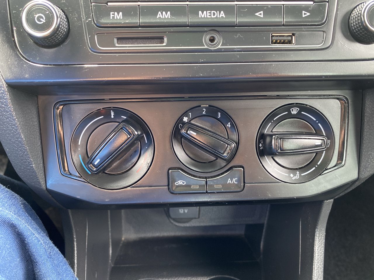 VOLKSWAGEN - 26