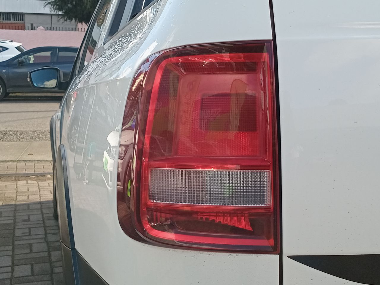 VOLKSWAGEN - 12