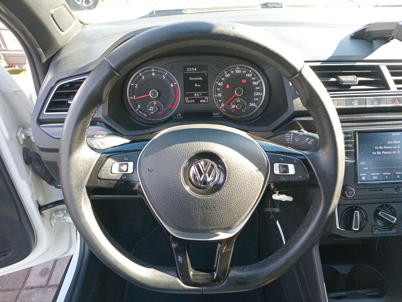 VOLKSWAGEN - 17
