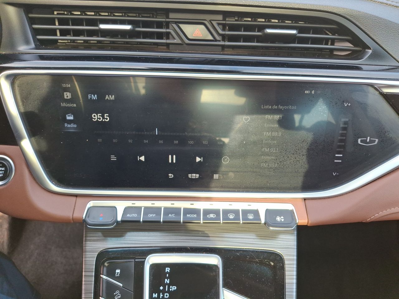 Geely Azkarra — foto 20 de 28