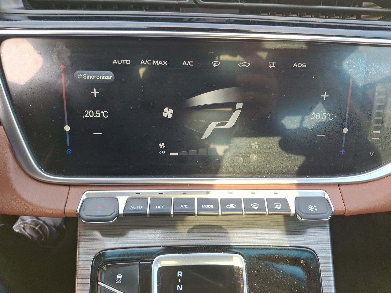 Geely Azkarra — foto 22 de 28