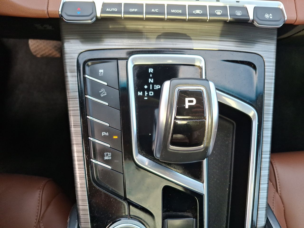 Geely Azkarra — foto 23 de 28