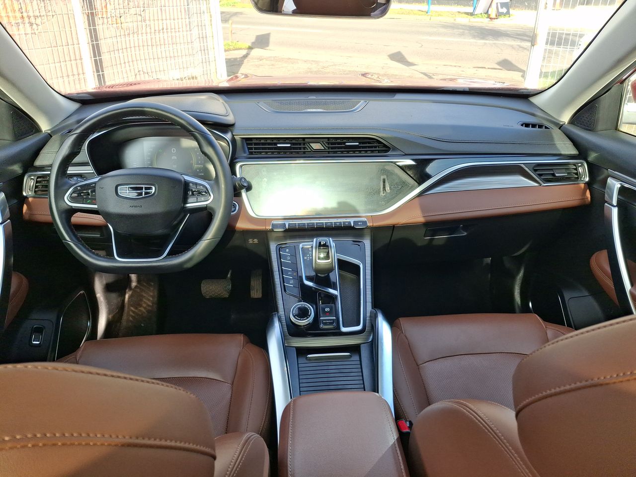 Geely Azkarra — foto 24 de 28