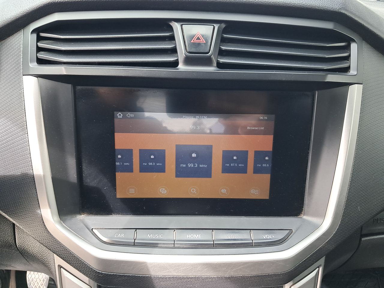 Maxus T60 — foto 19 de 25