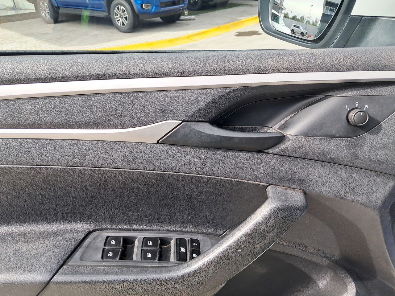Maxus T60 — foto 14 de 25