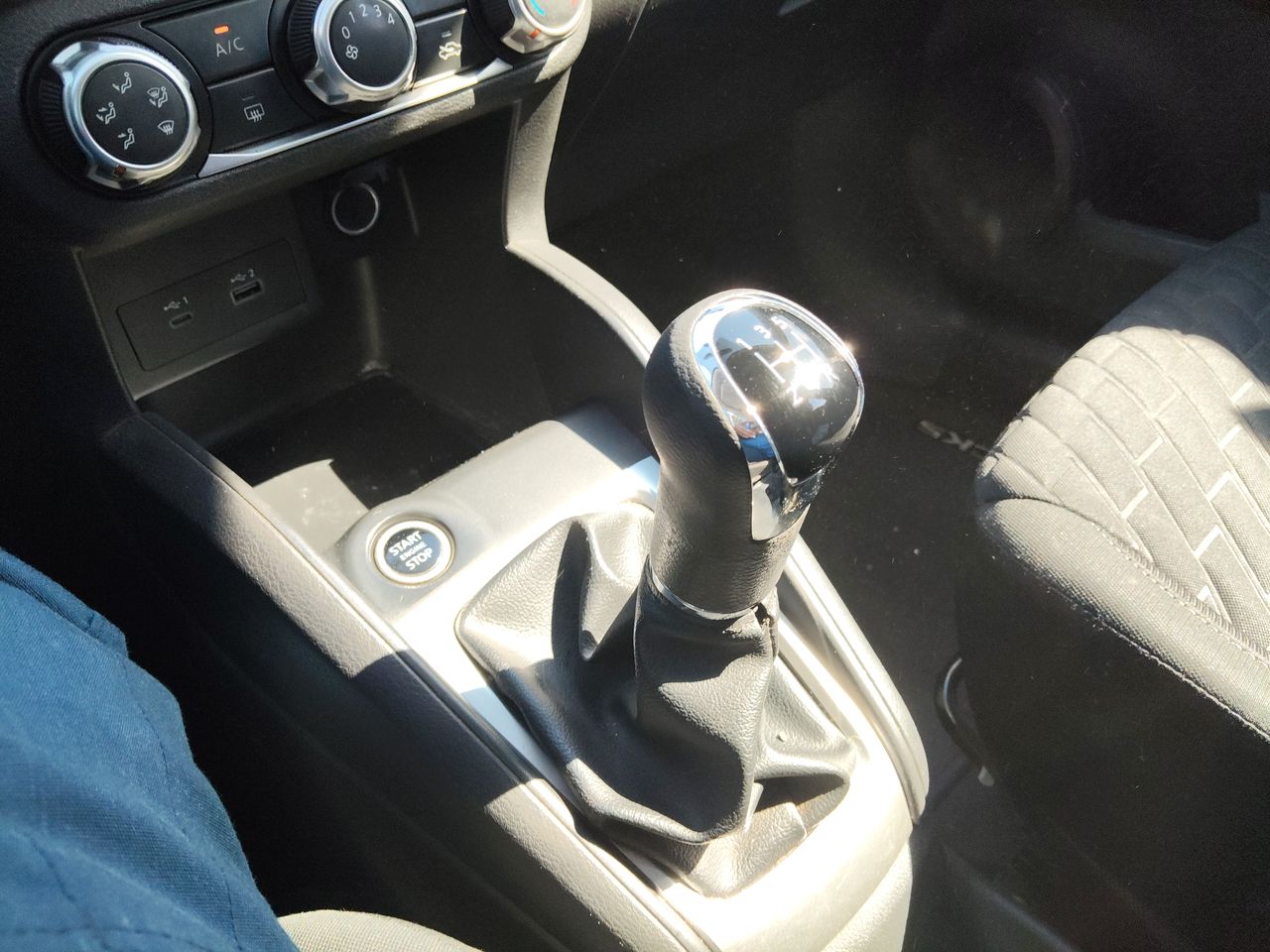 NISSAN - 32