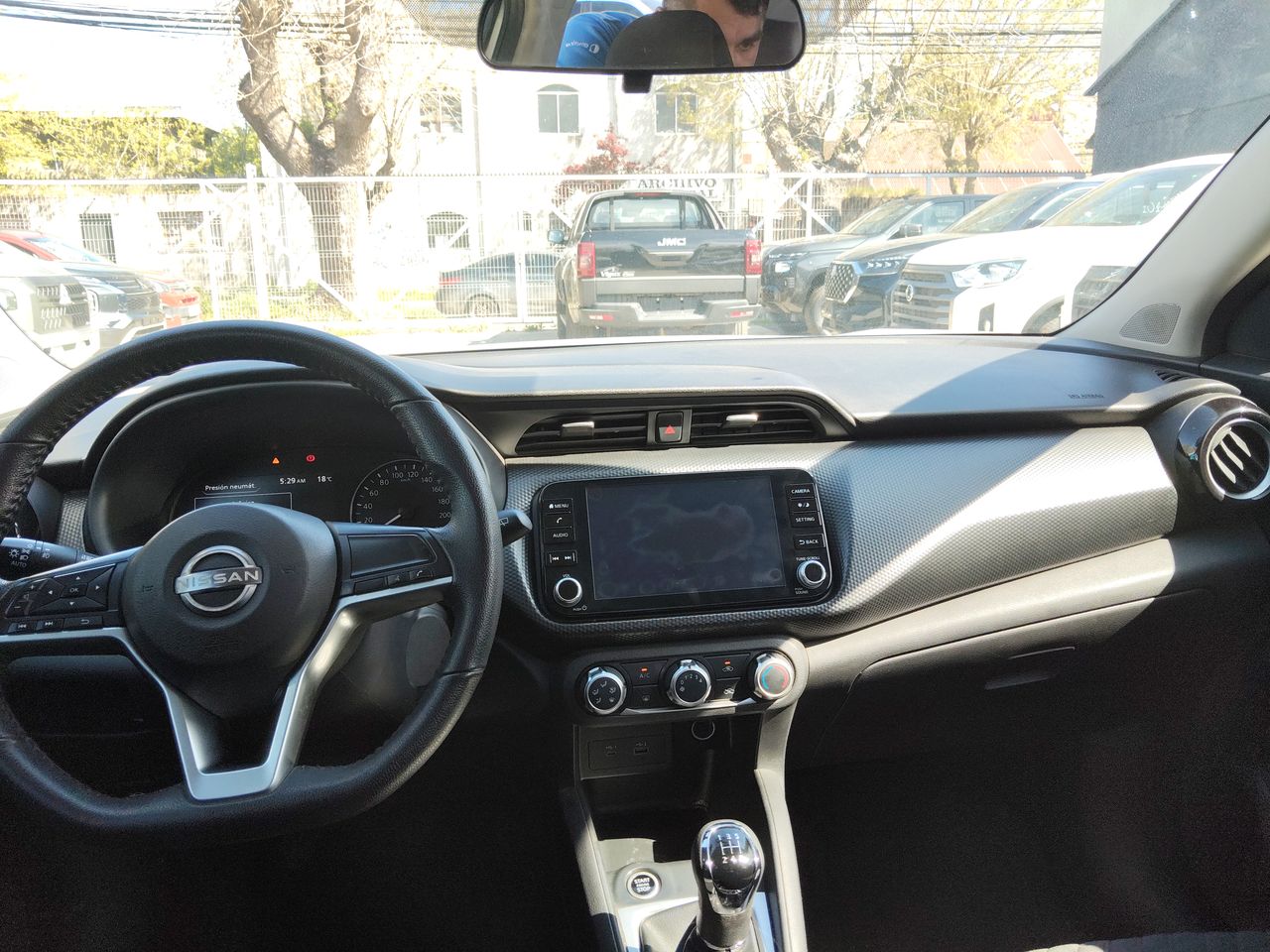NISSAN - 33
