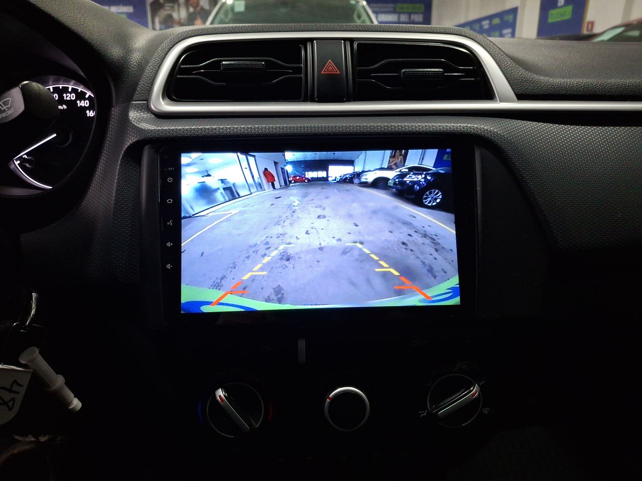 HYUNDAI - 20