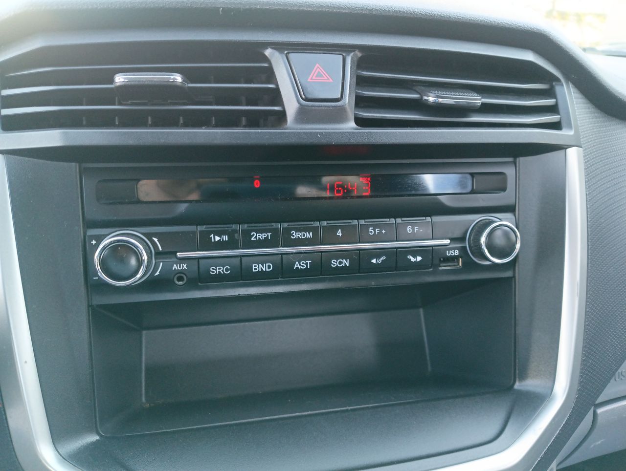 Maxus T60 — foto 18 de 24