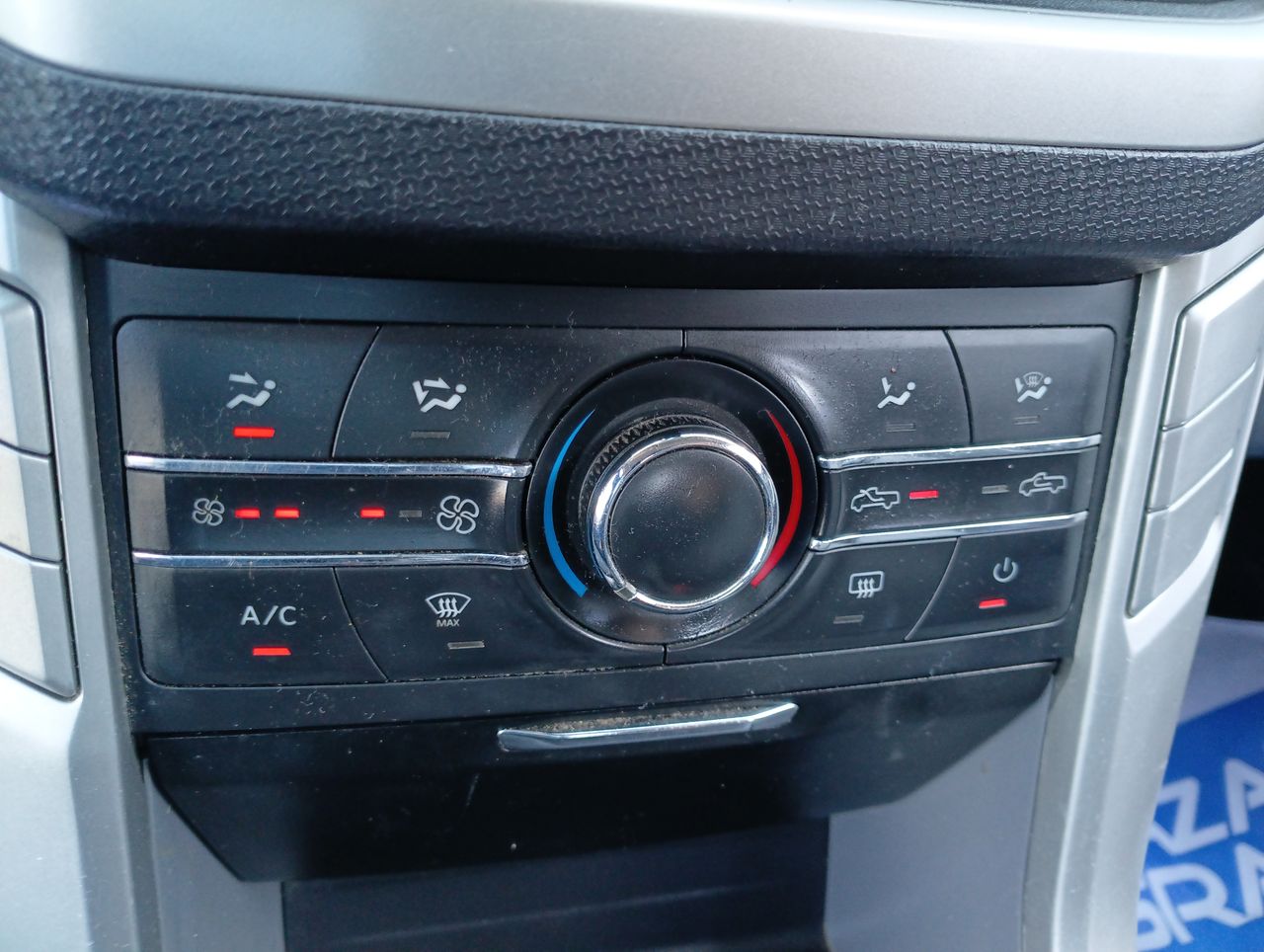 Maxus T60 — foto 19 de 24