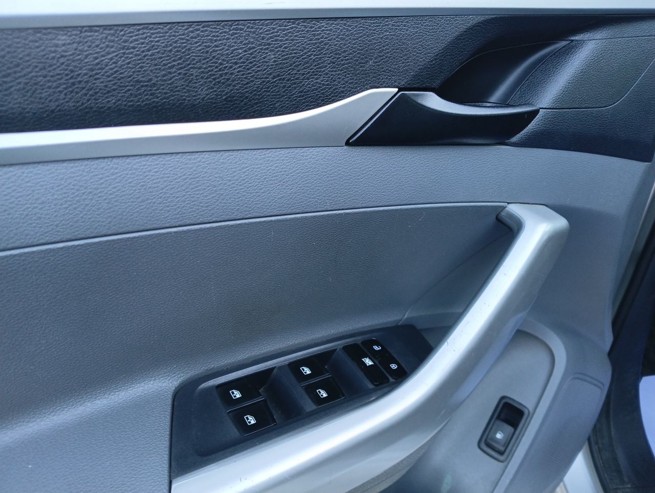 Maxus T60 — foto 12 de 24