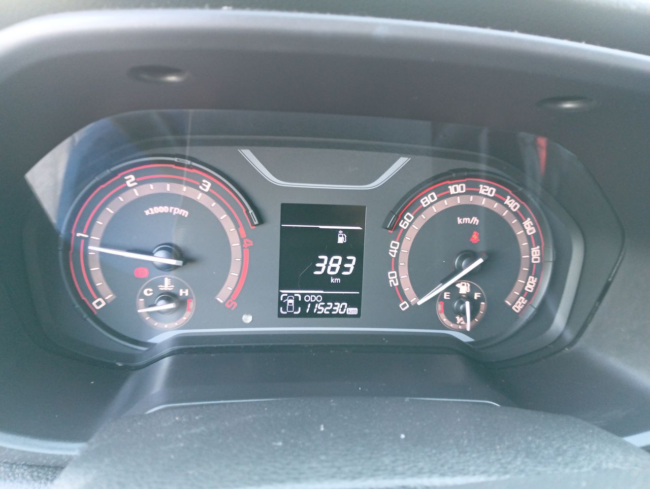 Maxus T60 — foto 16 de 24