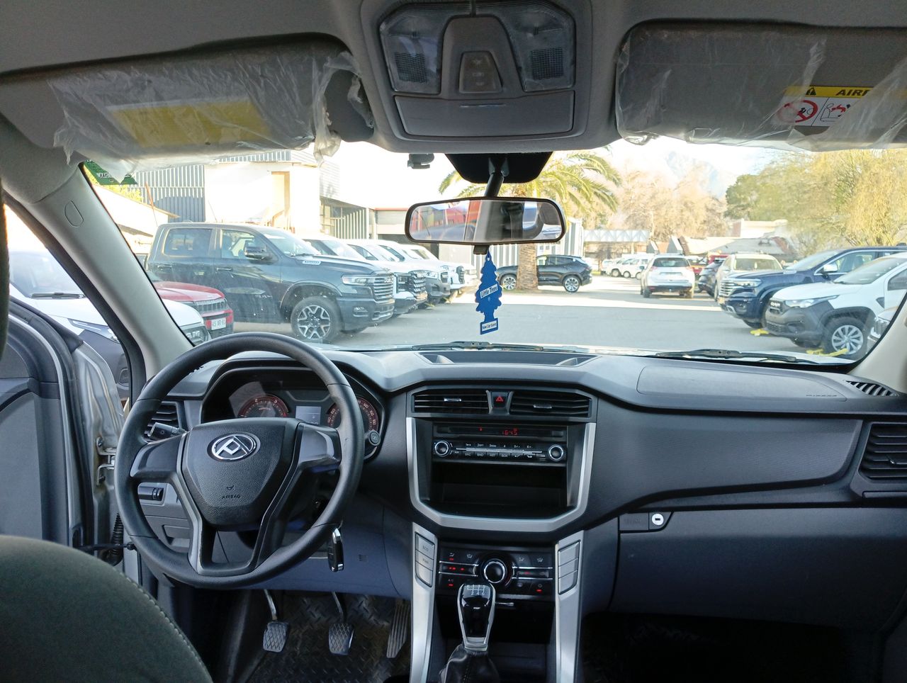Maxus T60 — foto 2 de 24