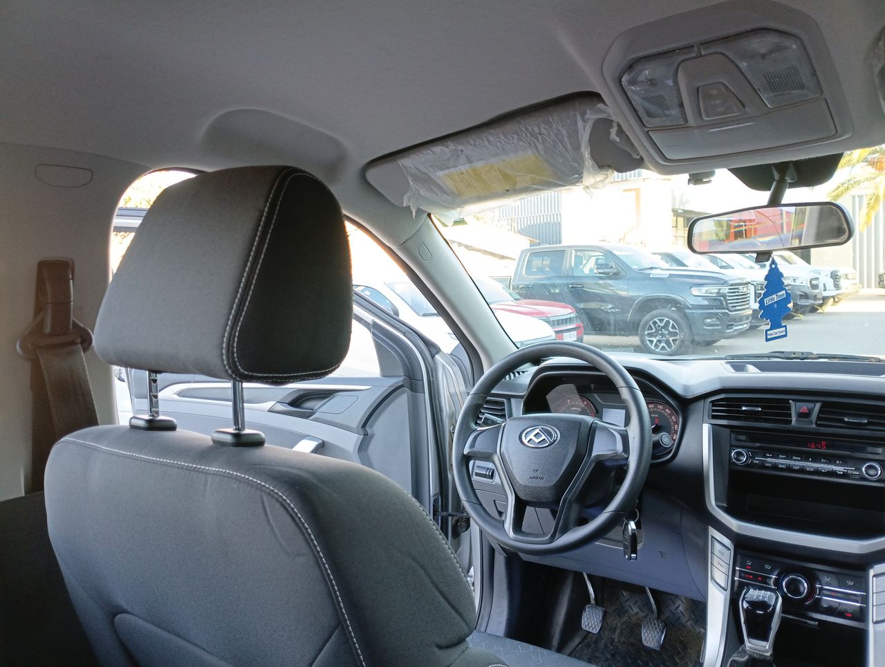Maxus T60 — foto 7 de 24