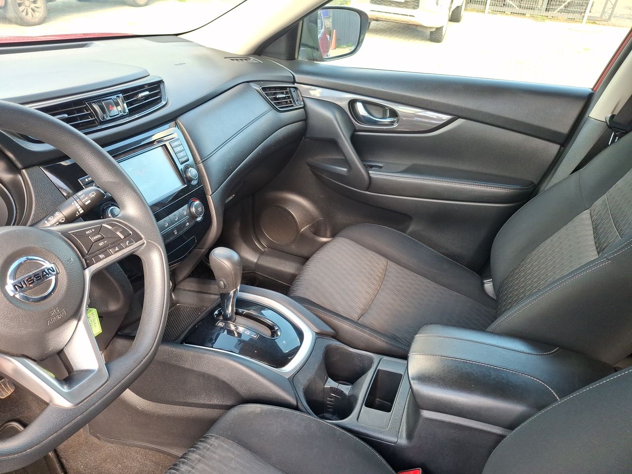 Nissan X-Trail — foto 17 de 35