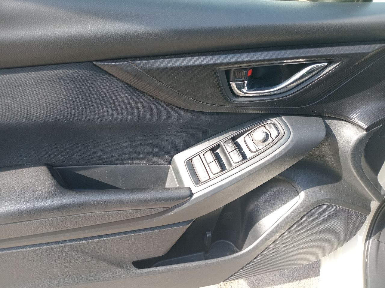 Subaru Impreza — foto 13 de 26