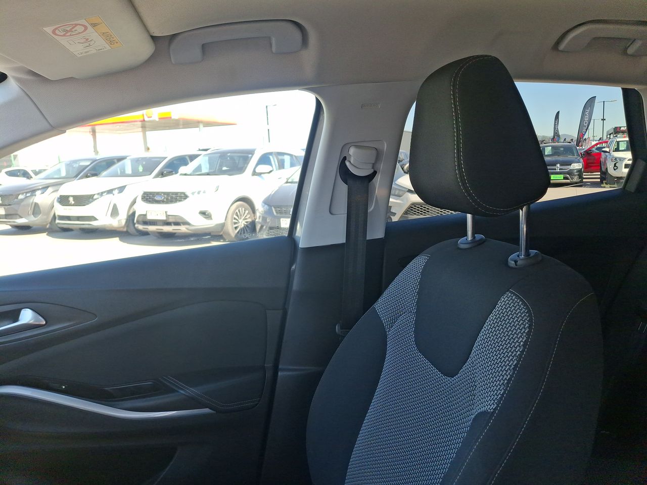 Opel Grandland — foto 12 de 31