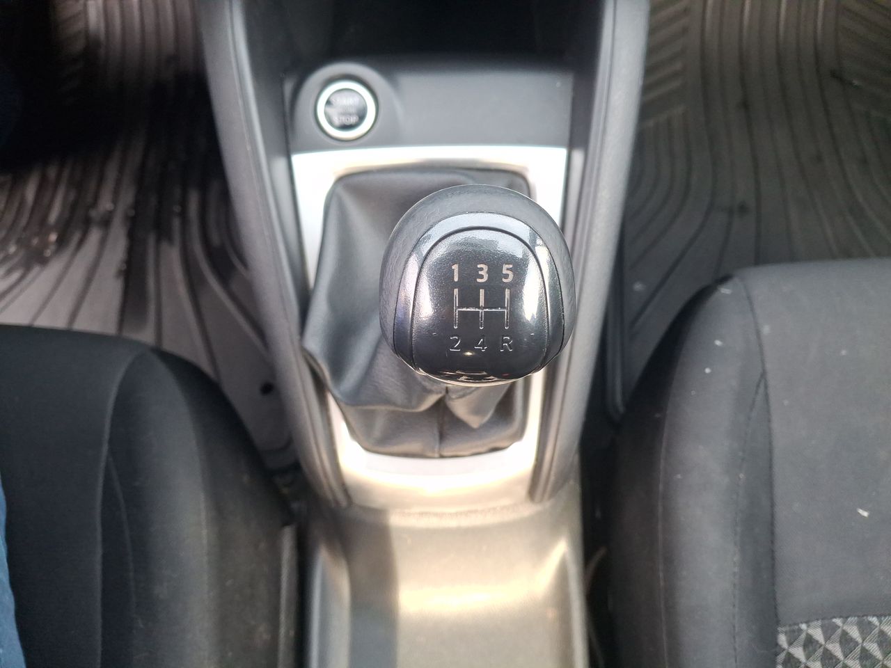 Nissan Versa — foto 22 de 26