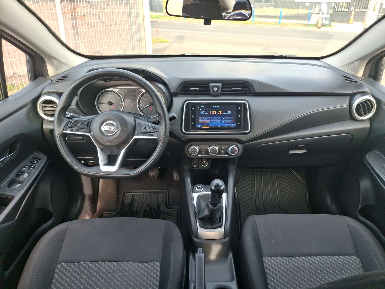 Nissan Versa — foto 23 de 26