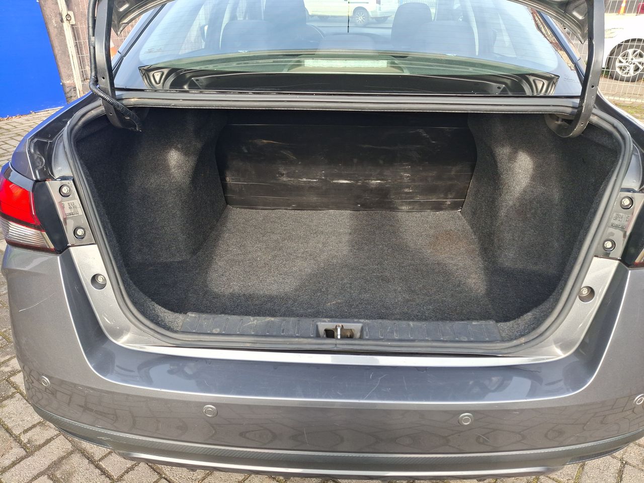 Nissan Versa — foto 13 de 26