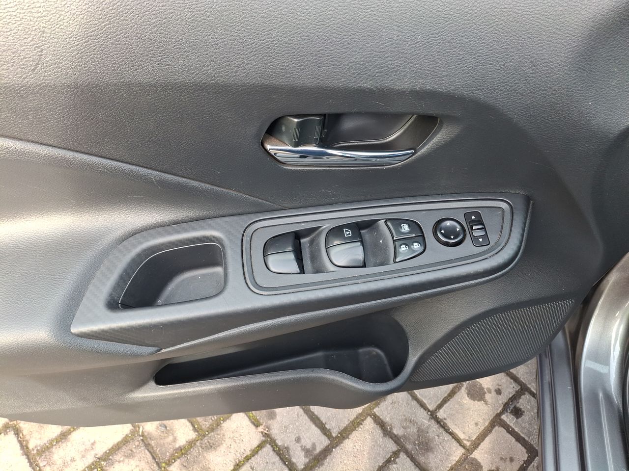 Nissan Versa — foto 14 de 26