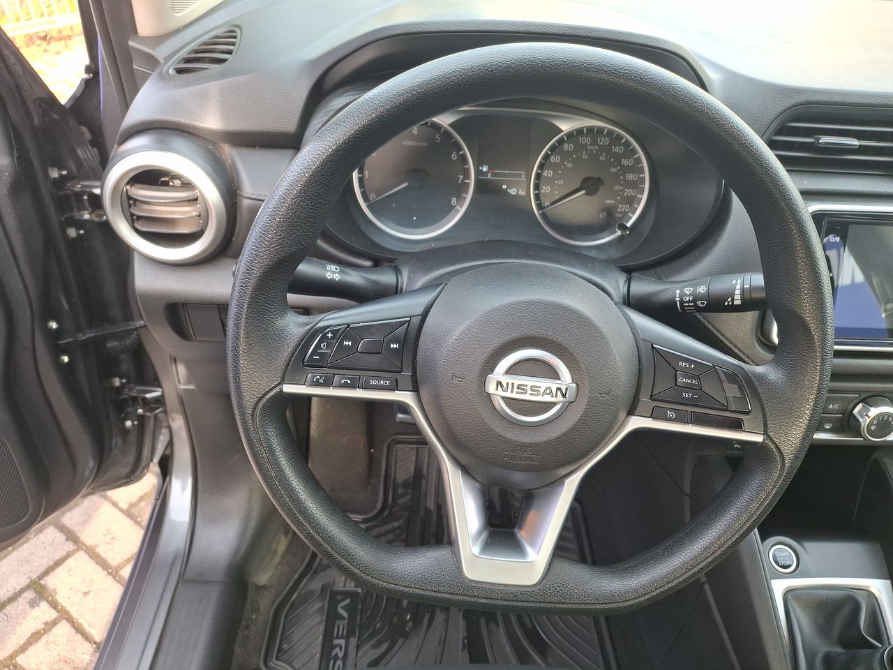 Nissan Versa — foto 17 de 26