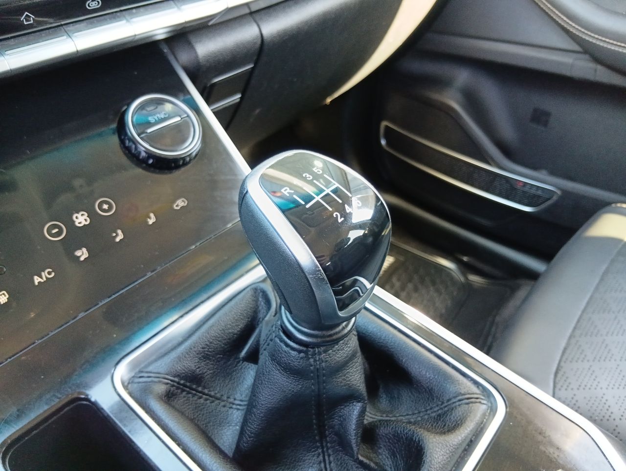 Chery Tiggo 8 — foto 23 de 27