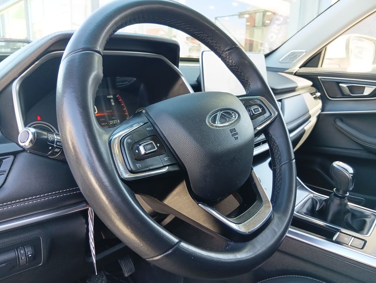 Chery Tiggo 8 — foto 18 de 27
