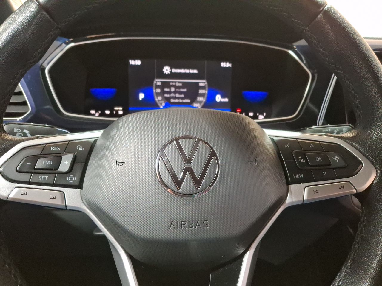 VOLKSWAGEN - 18