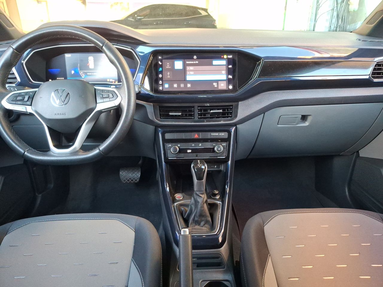 VOLKSWAGEN - 24