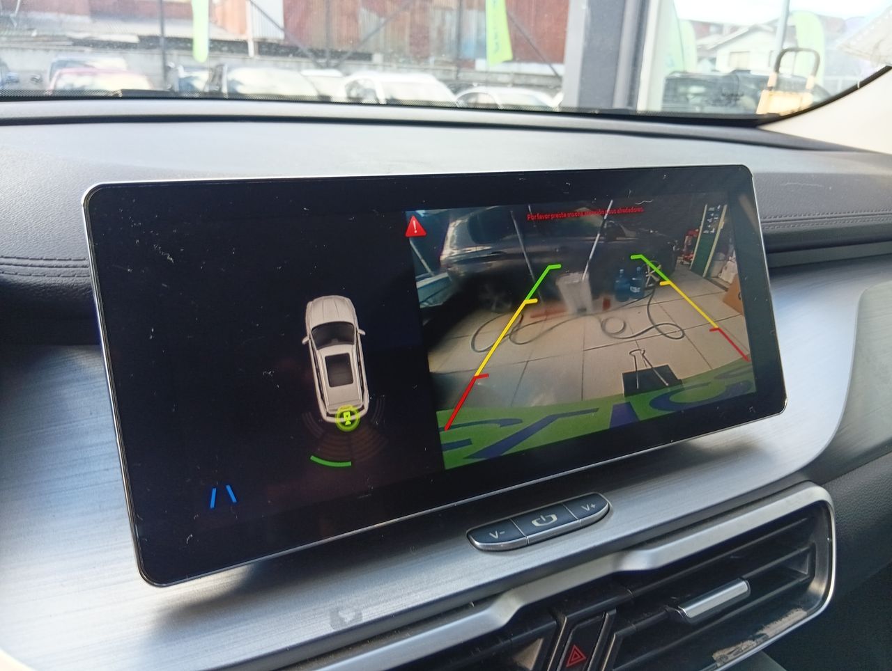Geely Coolray — foto 20 de 26