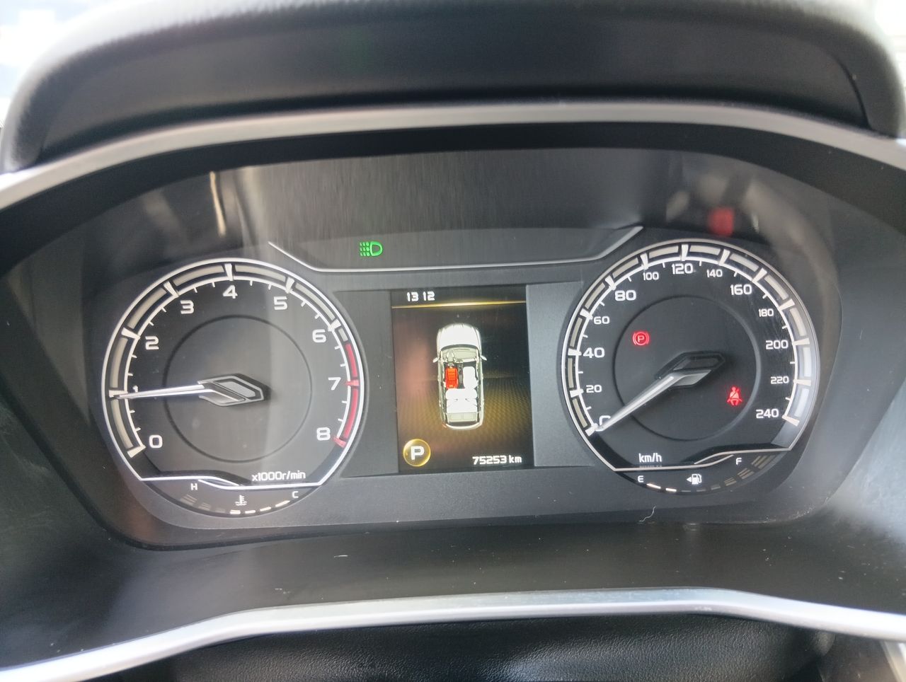 Geely Coolray — foto 23 de 26