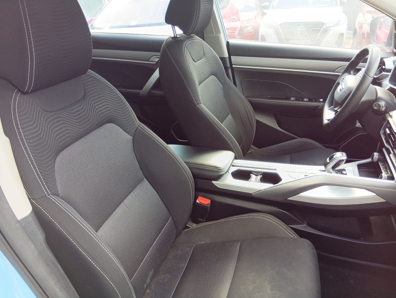 Geely Coolray — foto 24 de 26