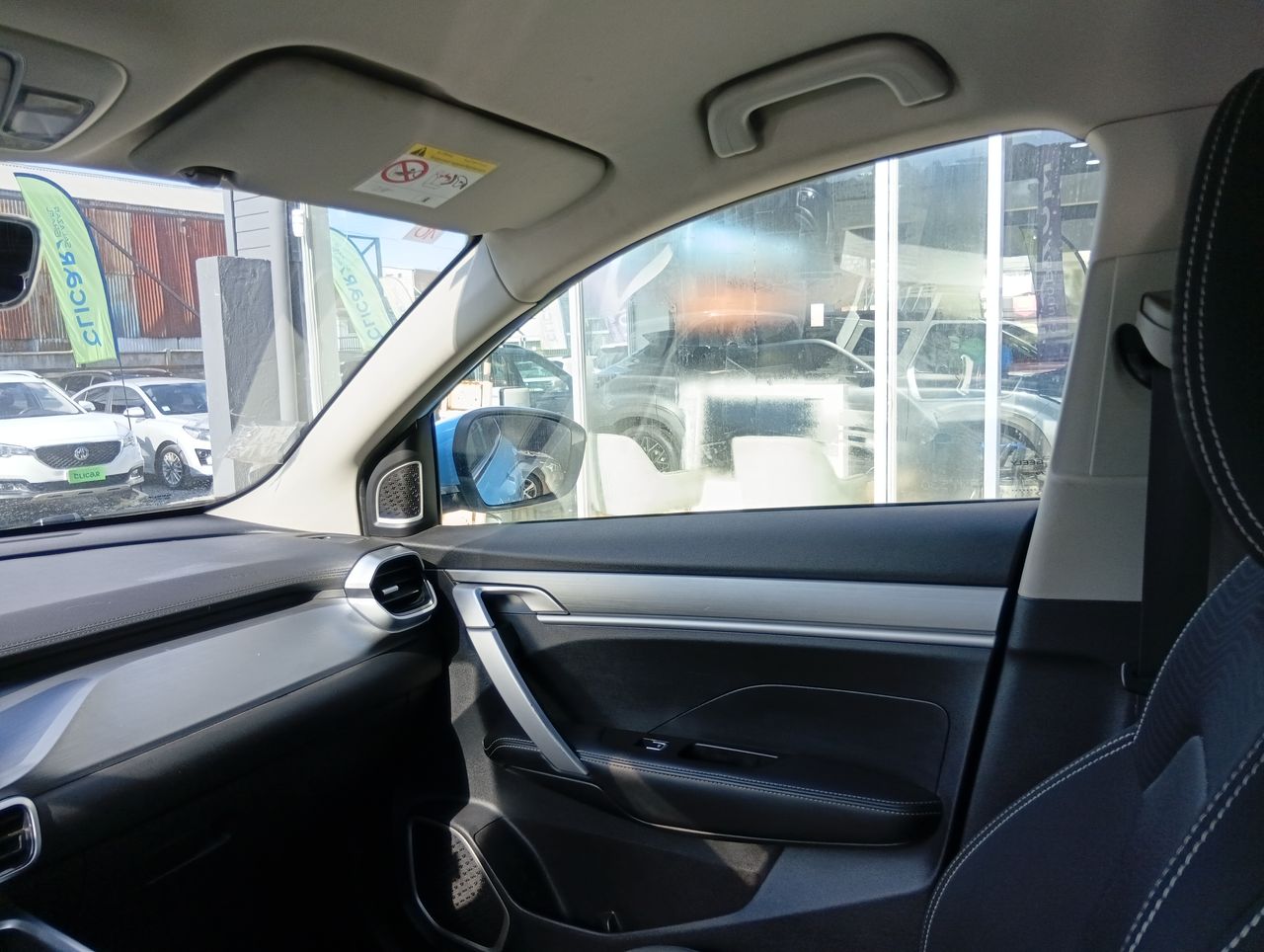 Geely Coolray — foto 9 de 26