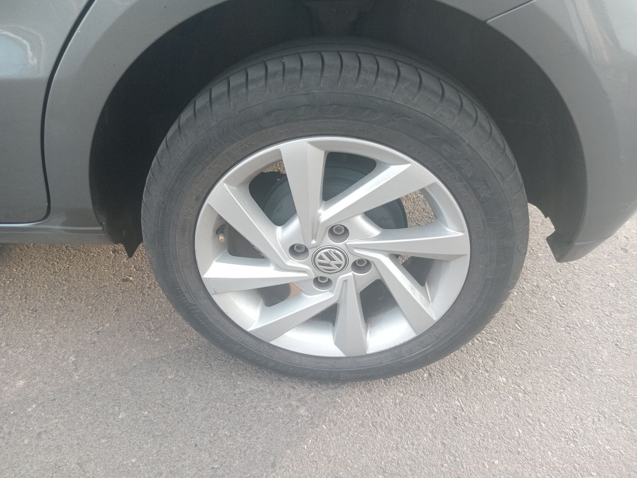 VOLKSWAGEN - 17