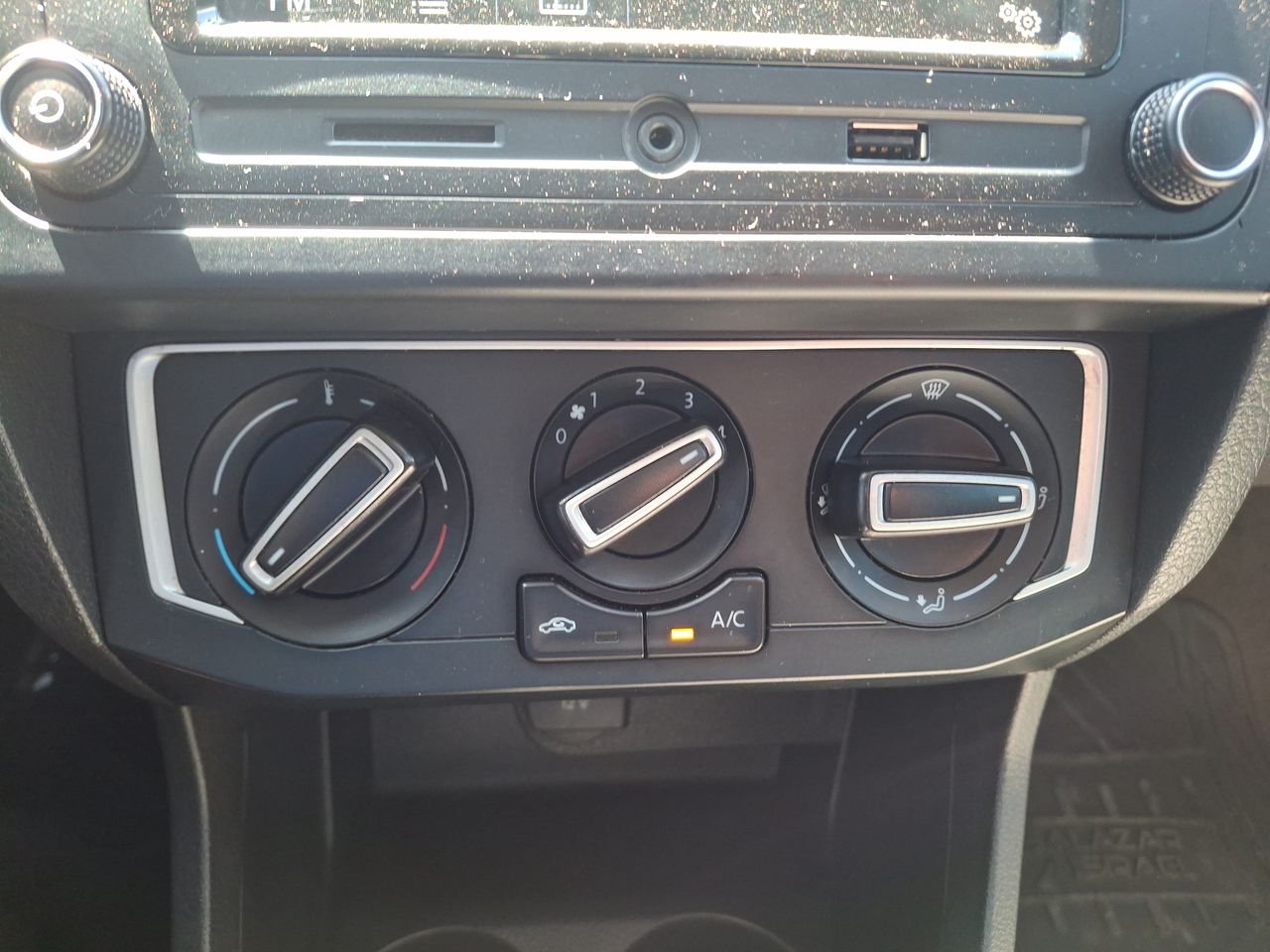 VOLKSWAGEN - 28