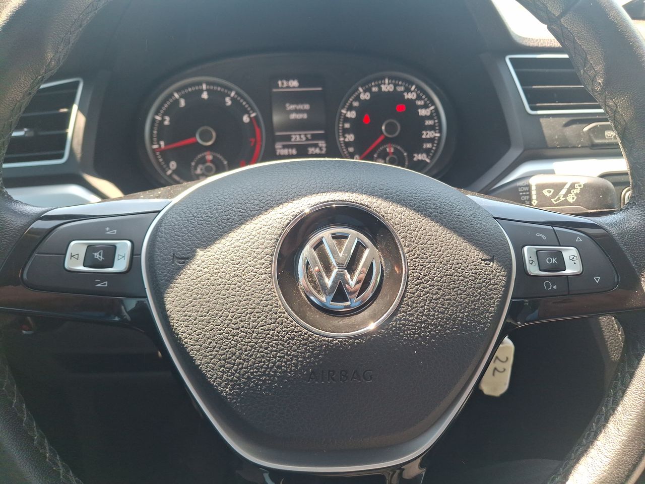 VOLKSWAGEN - 24