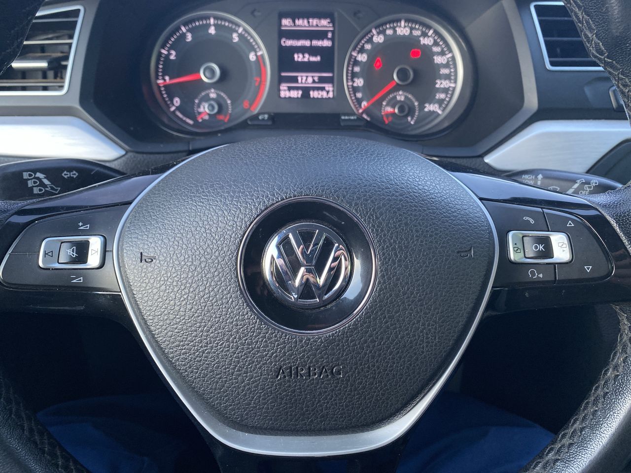 VOLKSWAGEN - 17